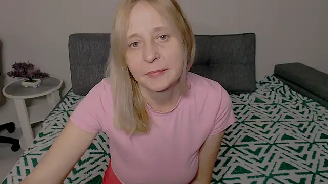 Snapshot of MiLenaMilf chatting on November 21, 3:00 pm MiLenaMilf online show from November 21, 3:00 pm