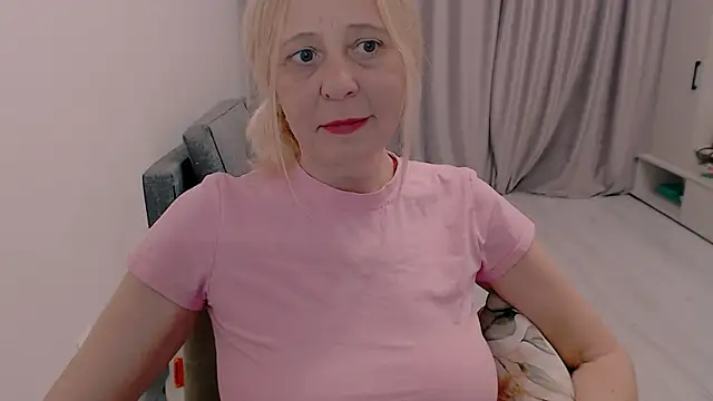 Snapshot of MiLenaMilf chatting on October 23, 4:55 am MiLenaMilf online show from October 23, 4:55 am