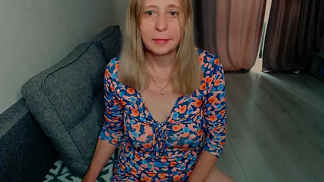 Snapshot of MiLenaMilf chatting on June 21, 7:14 am MiLenaMilf online show from June 21, 7:14 am