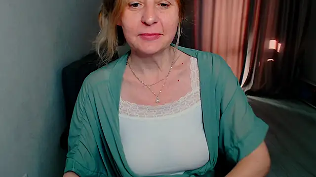 MiLenaMilf online show from May 22, 4:32 am