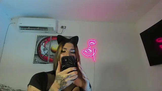 Snapshot of Maya_Nova chatting on January 18, 2:48 am Maya Nova online show from January 18, 2:48 am