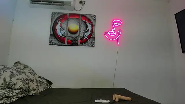 Snapshot of Maya_Nova chatting on January 9, 3:24 am Maya Nova online show from January 9, 3:24 am