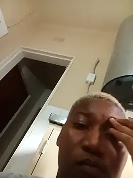 Snapshot of goldenstrips295 chatting on January 10, 4:02 pm goldenstrips295 online show from January 10, 4:02 pm