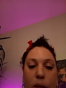 EdgedSleeve online show from January 31, 8:40 pm