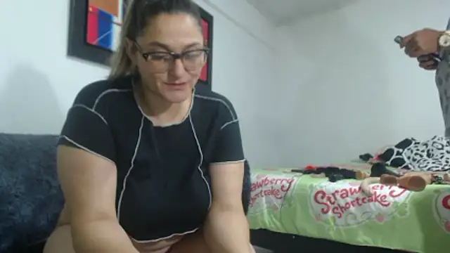 pareja latina1483 online show from March 7, 1:56 am