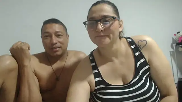 pareja latina1483 online show from March 9, 11:58 am