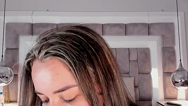 Snapshot of ElenaWatsonn chatting on February 5, 7:53 pm ElenaWatsonn online show from February 5, 7:53 pm