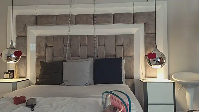 ElenaWatsonn online show from March 23, 8:30 pm