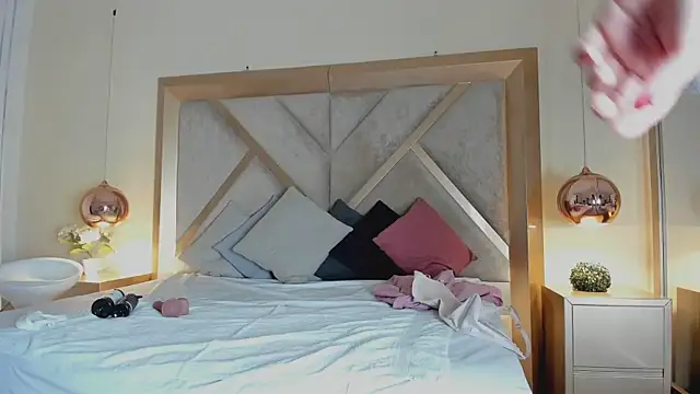 ElenaWatsonn online show from April 4, 8:04 pm