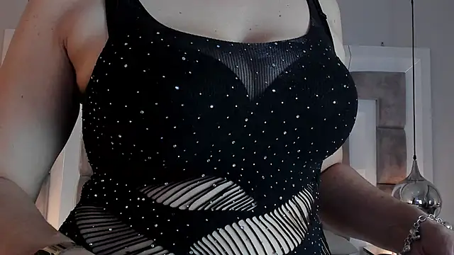 Snapshot of ElenaWatsonn chatting on January 10, 7:53 pm ElenaWatsonn online show from January 10, 7:53 pm