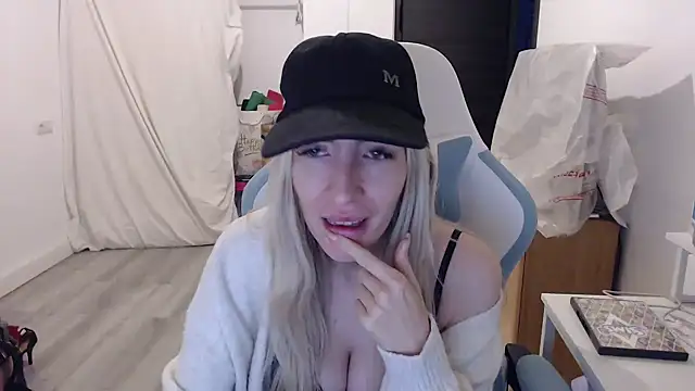 BarbieBlondieGirl online show from February 18, 6:04 pm