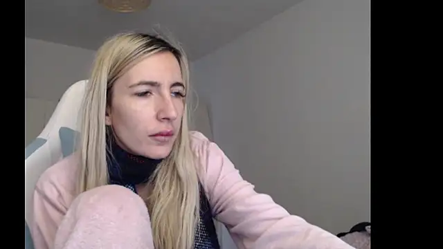 BarbieBlondieGirl online show from February 21, 4:09 pm