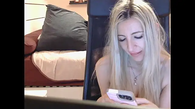 BarbieBlondieGirl online show from January 17, 5:44 am