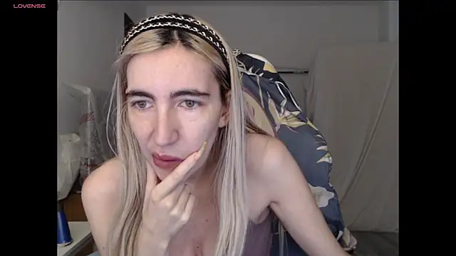 BarbieBlondieGirl online show from May 18, 2:11 pm
