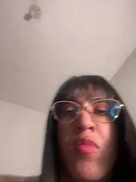Snapshot of ValentinaEvanz chatting on May 25, 11:14 pm ValentinaEvanz online show from May 25, 11:14 pm
