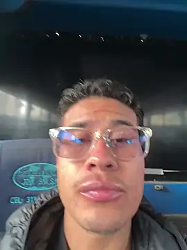 Snapshot of Latin_Paisa_Boy chatting on April 18, 4:53 pm Latin Paisa Boy online show from April 18, 4:53 pm