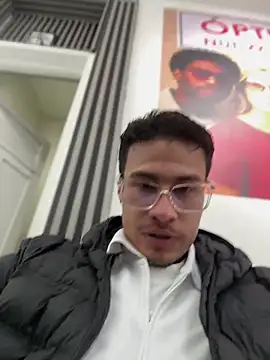 Snapshot of Latin_Paisa_Boy chatting on May 5, 12:02 am Latin Paisa Boy online show from May 5, 12:02 am
