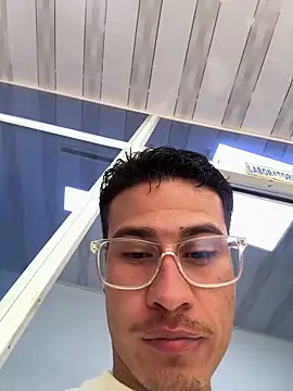 Latin Paisa Boy online show from April 17, 8:33 pm