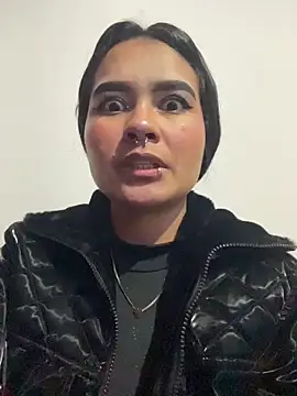 Chloe cortes online show from May 24, 2:33 am