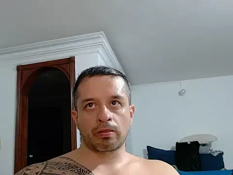 gonzzohunterr online show from May 22, 1:36 am