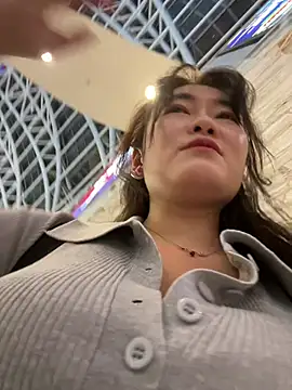 Molly-xiao online show from May 23, 1:32 pm