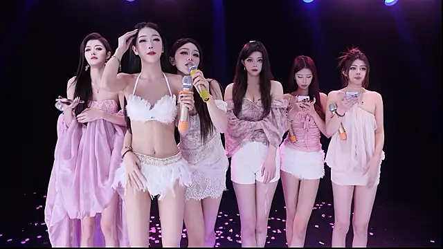 Snapshot of RV-525- chatting on February 3, 2:53 am RV-525- online show from February 3, 2:53 am