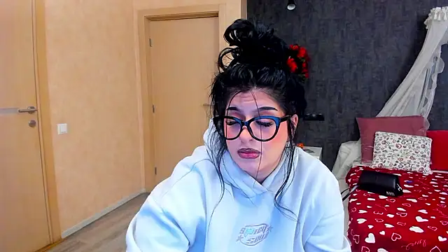 NayaNoirX online show from March 5, 7:21 pm