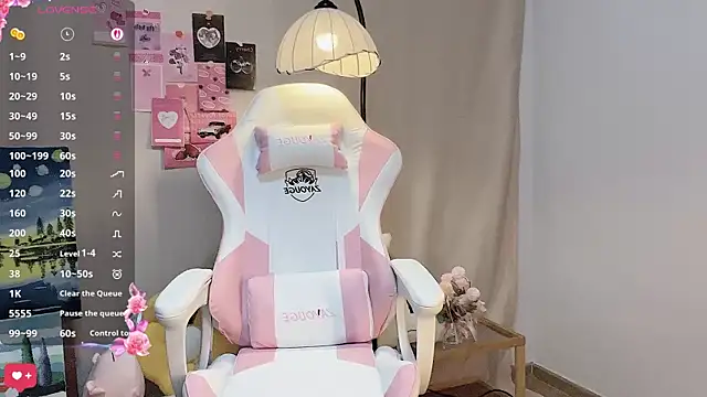 cuteqiqi online show from April 12, 1:58 pm