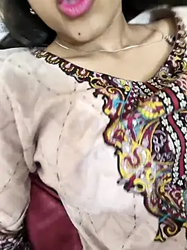 Snapshot of Yours-Zeenat chatting on April 25, 10:18 am Yours-Zeenat online show from April 25, 10:18 am
