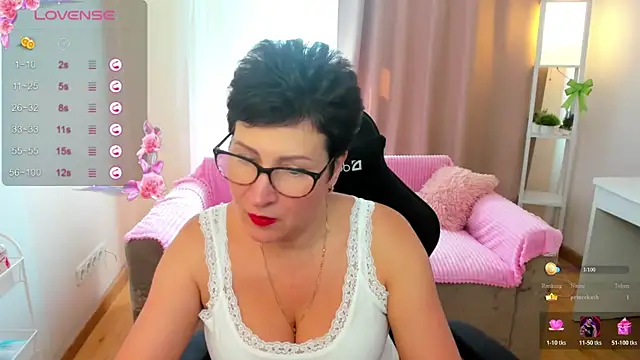 Snapshot of JennyMons chatting on June 7, 8:19 am JennyMons online show from June 7, 8:19 am