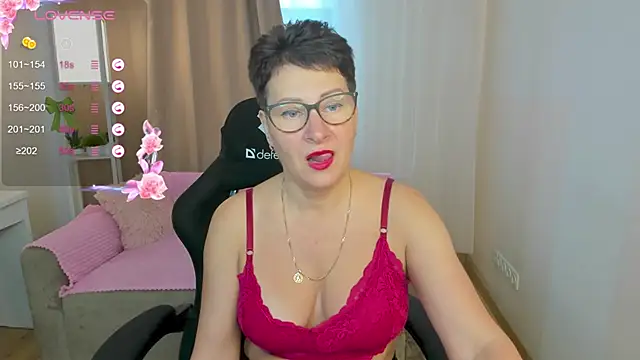 Snapshot of JennyMons chatting on June 14, 8:04 am JennyMons online show from June 14, 8:04 am