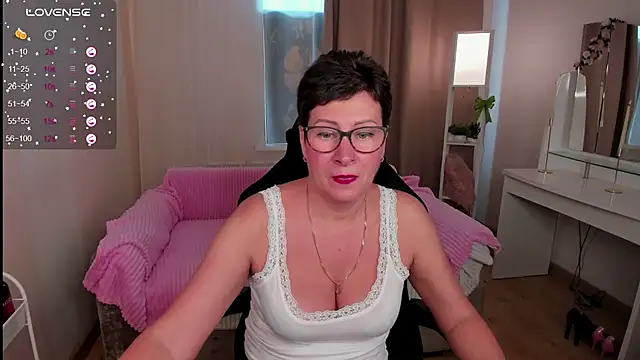 Snapshot of JennyMons chatting on July 2, 8:20 am JennyMons online show from July 2, 8:20 am