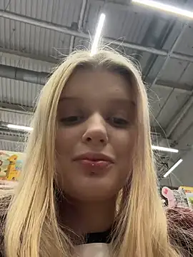 Snapshot of ann_ewu chatting on January 15, 3:37 pm ann ewu online show from January 15, 3:37 pm