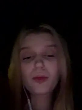 Snapshot of ann_ewu chatting on January 8, 2:45 pm ann ewu online show from January 8, 2:45 pm