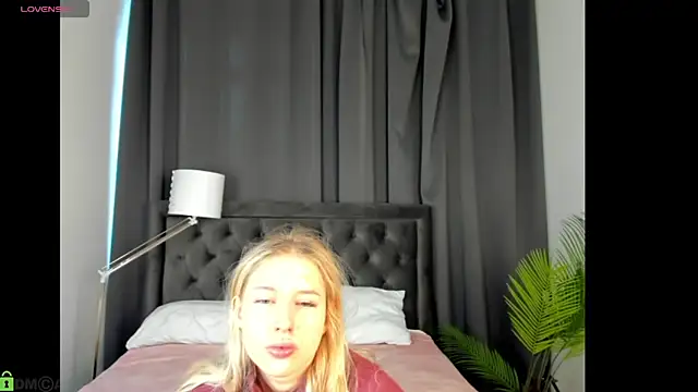 ChloeAlba online show from April 18, 2:58 am