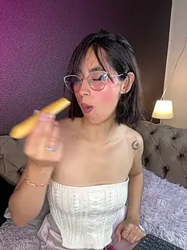 Snapshot of luna_gv chatting on February 20, 10:39 am luna gv online show from February 20, 10:39 am