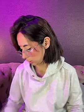 Snapshot of luna_gv chatting on March 4, 10:12 am luna gv online show from March 4, 10:12 am