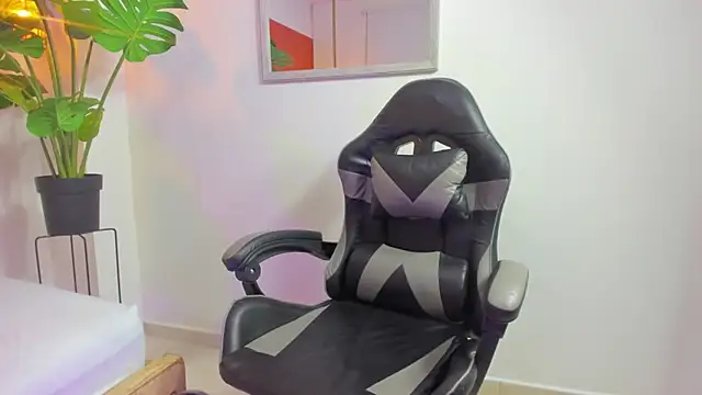 lila lain online show from February 8, 2:53 am