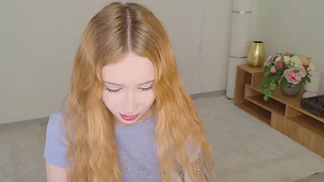 Zoe  Page online show from February 5, 2:24 pm