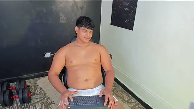 Snapshot of Nicole_and_thiago1 chatting on February 21, 10:12 pm Nicole and thiago1 online show from February 21, 10:12 pm