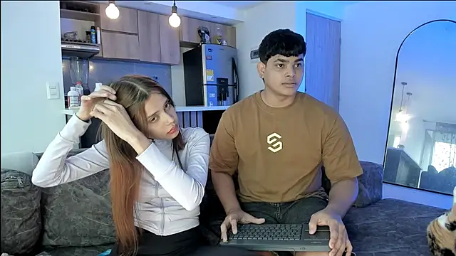 Snapshot of Nicole_and_thiago1 chatting on January 10, 9:43 pm Nicole and thiago1 online show from January 10, 9:43 pm