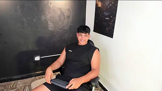 Snapshot of Nicole_and_thiago1 chatting on February 19, 9:01 pm Nicole and thiago1 online show from February 19, 9:01 pm