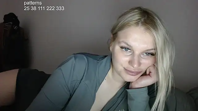 Snapshot of hey_shinyy chatting on June 29, 9:03 pm hey shinyy online show from June 29, 9:03 pm