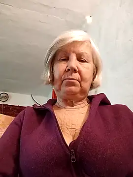 Snapshot of KlaudiaDarling chatting on February 3, 12:32 pm KlaudiaDarling online show from February 3, 12:32 pm