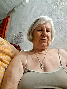 Snapshot of KlaudiaDarling chatting on June 14, 7:04 pm KlaudiaDarling online show from June 14, 7:04 pm