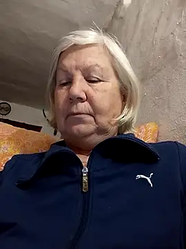 Snapshot of KlaudiaDarling chatting on February 28, 12:43 am KlaudiaDarling online show from February 28, 12:43 am