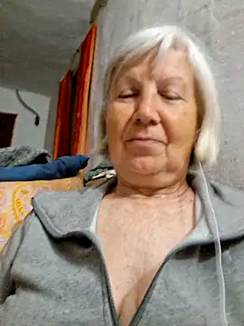 KlaudiaDarling online show from May 17, 6:30 pm