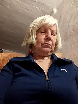 Snapshot of KlaudiaDarling chatting on February 14, 10:10 pm KlaudiaDarling online show from February 14, 10:10 pm