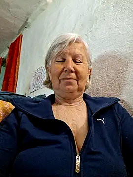 KlaudiaDarling online show from May 18, 5:23 am