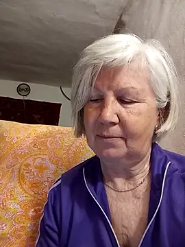 KlaudiaDarling online show from April 5, 5:30 pm